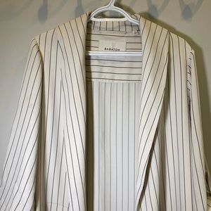 Aritzia Babaton Kahlo Robe- Small 💛